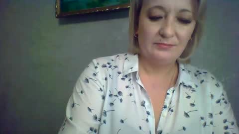Snapshot of arielxloveresss chatting on November 4, 2025, 6:12 am ArielXLoveresss online show from November 4, 2025, 6:12 am