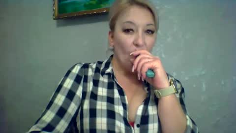 Snapshot of arielxloveresss chatting on November 8, 2025, 10:15 am ArielXLoveresss online show from November 8, 2025, 10:15 am