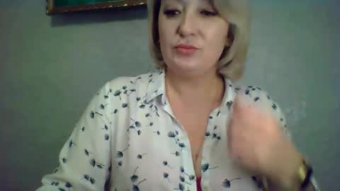 Snapshot of arielxloveresss chatting on November 9, 2025, 10:35 am ArielXLoveresss online show from November 9, 2025, 10:35 am