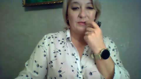Snapshot of arielxloveresss chatting on November 10, 2025, 10:42 pm ArielXLoveresss online show from November 10, 2025, 10:42 pm