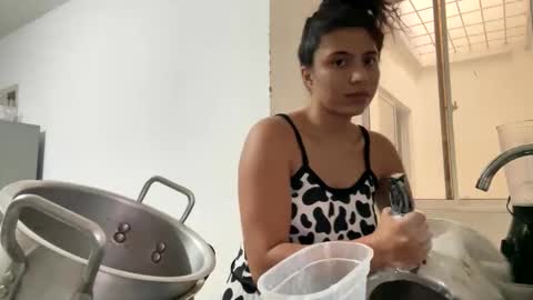 aries_plays online show from November 25, 2025, 9:48 pm