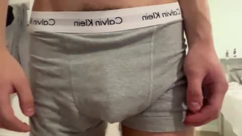 Snapshot of ariestwink chatting on October 14, 2025, 3:35 pm Aries Twink online show from October 14, 2025, 3:35 pm