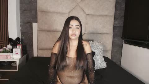 ariia_monroee online show from April 18, 2026, 1:31 am