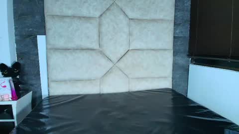 ariia_monroee online show from April 28, 2026, 2:27 am
