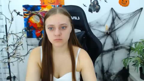 arinabelle online show from October 24, 2025, 3:36 am