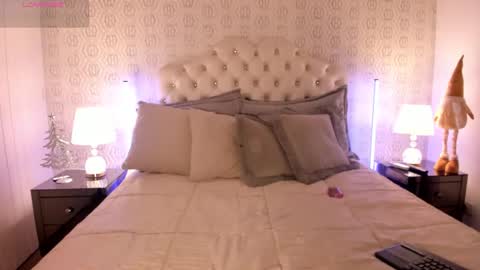 Ari Robert online show from December 22, 2025, 3:36 am