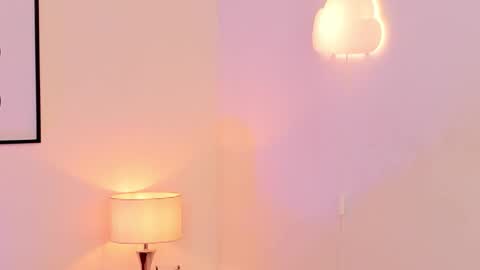   Nice to meet you  thumb up me please its important I  LOOK MY BIO DOWN online show from November 21, 2025, 7:29 am