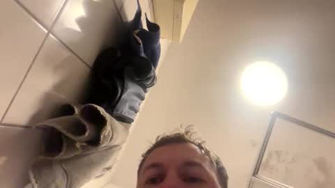 armyskater32 online show from November 9, 2025, 9:02 pm