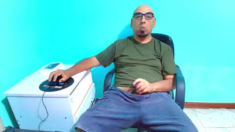 arnelux72 online show from February 18, 2026, 5:36 am