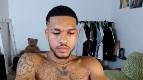 aron_7 online show from December 30, 2024, 7:04 am