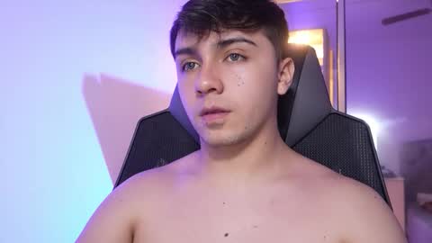 aron__cooper online show from November 12, 2025, 1:22 pm