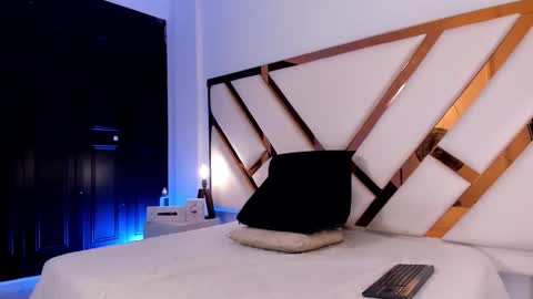 Aron cruz  online show from March 18, 2026, 1:25 pm