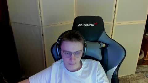 Snapshot of aron_neall chatting on December 14, 2024, 1:39 am biggest penis online show from December 14, 2024, 1:39 am