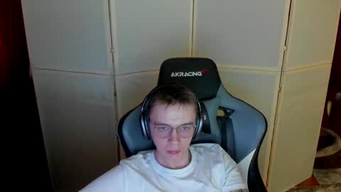 Snapshot of aron_neall chatting on December 15, 2024, 10:07 am biggest penis online show from December 15, 2024, 10:07 am