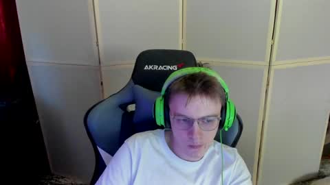 Snapshot of aron_neall chatting on December 18, 2024, 7:15 am biggest penis online show from December 18, 2024, 7:15 am