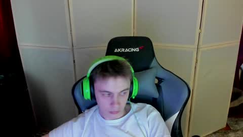 Snapshot of aron_neall chatting on December 19, 2024, 9:29 am biggest penis online show from December 19, 2024, 9:29 am