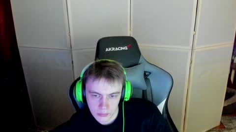 Snapshot of aron_neall chatting on December 20, 2024, 6:19 am biggest penis online show from December 20, 2024, 6:19 am