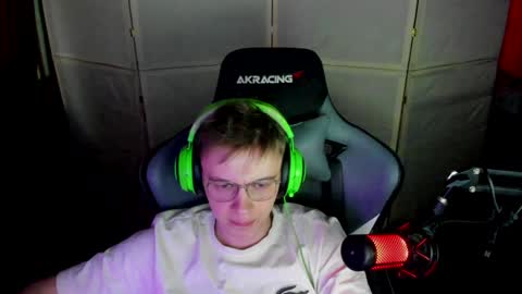 Snapshot of aron_neall chatting on January 6, 2025, 10:35 am biggest penis online show from January 6, 2025, 10:35 am