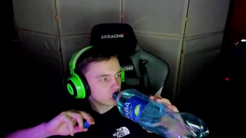 Snapshot of aron_neall chatting on January 28, 2025, 11:06 am biggest penis online show from January 28, 2025, 11:06 am