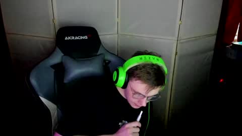 Snapshot of aron_neall chatting on January 29, 2025, 10:27 am biggest penis online show from January 29, 2025, 10:27 am