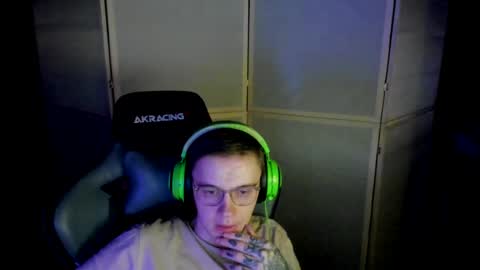 Snapshot of aron_neall chatting on February 13, 2025, 3:18 am biggest penis online show from February 13, 2025, 3:18 am