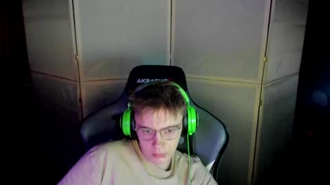 Snapshot of aron_neall chatting on February 13, 2025, 5:33 pm biggest penis online show from February 13, 2025, 5:33 pm