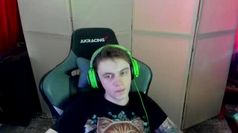 Snapshot of aron_neall chatting on February 20, 2025, 7:34 am biggest penis online show from February 20, 2025, 7:34 am