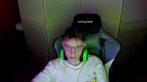 Snapshot of aron_neall chatting on March 1, 2025, 7:08 am biggest penis online show from March 1, 2025, 7:08 am