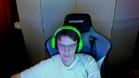 Snapshot of aron_neall chatting on March 3, 2025, 9:33 am biggest penis online show from March 3, 2025, 9:33 am