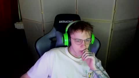 Snapshot of aron_neall chatting on March 4, 2025, 7:51 am biggest penis online show from March 4, 2025, 7:51 am