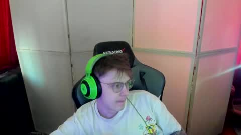 Snapshot of aron_neall chatting on March 9, 2025, 7:34 am biggest penis online show from March 9, 2025, 7:34 am