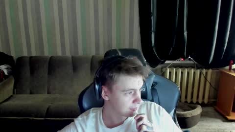 Snapshot of aron_neall chatting on October 14, 2025, 6:25 am biggest penis online show from October 14, 2025, 6:25 am