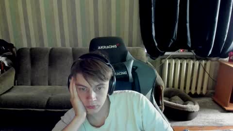 Snapshot of aron_neall chatting on October 15, 2025, 5:40 am biggest penis online show from October 15, 2025, 5:40 am