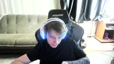 Snapshot of aron_neall chatting on December 15, 2025, 7:45 am biggest penis online show from December 15, 2025, 7:45 am