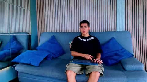 aron_pulse online show from January 18, 2026, 2:21 pm