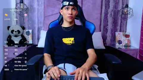 Arontawers online show from June 5, 2026, 8:47 pm