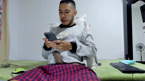 Snapshot of aronxx_ chatting on December 4, 2024, 10:46 am BLACK FRIDAY 55 OFF ON MY ONLYFANS.  online show from December 4, 2024, 10:46 am