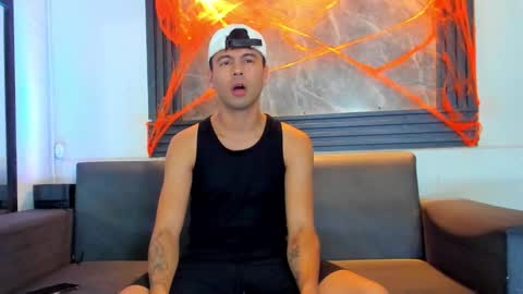 Aroon   online show from November 1, 2025, 7:38 pm