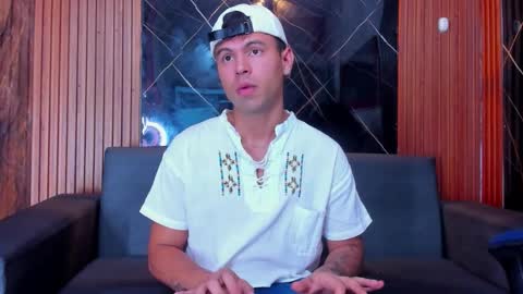 Aroon   online show from November 3, 2025, 7:59 pm