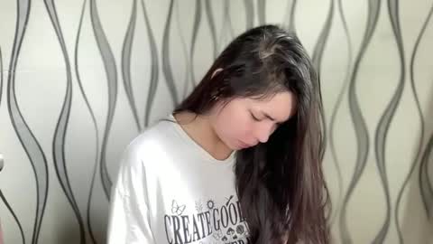 KATE MORE  online show from November 14, 2025, 5:50 am