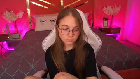 arrinawair online show from October 3, 2025, 7:49 am