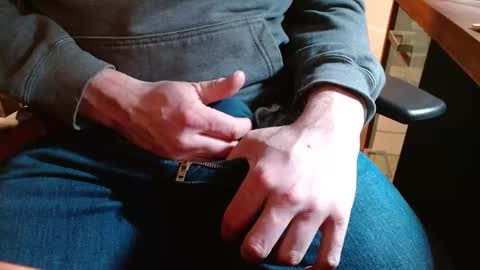 arrrr3 online show from January 8, 2025, 2:14 am