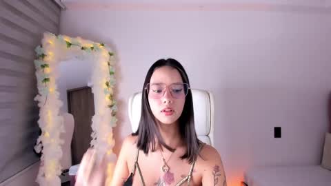 Snapshot of artbelia chatting on February 17, 2025, 1:47 am Lia Rose online show from February 17, 2025, 1:47 am
