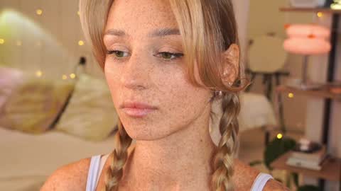 Snapshot of artease chatting on December 7, 2024, 11:18 am Arti Next Streams - online show from December 7, 2024, 11:18 am