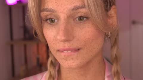 Snapshot of artease chatting on February 15, 2025, 2:44 pm Arti Next Streams - online show from February 15, 2025, 2:44 pm