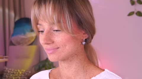 Snapshot of artease chatting on September 27, 2025, 7:13 am Arti Next Streams - online show from September 27, 2025, 7:13 am