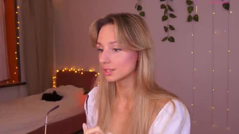 Snapshot of artease chatting on December 5, 2025, 12:03 pm Arti Next Streams - online show from December 5, 2025, 12:03 pm