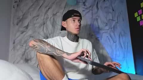   online show from November 30, 2025, 5:44 am