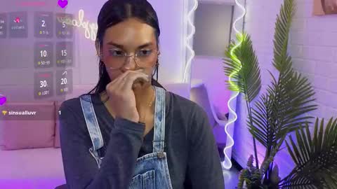 artemiss_tay online show from September 17, 2025, 7:37 pm