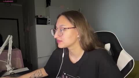 Mia  online show from February 18, 2026, 3:52 pm